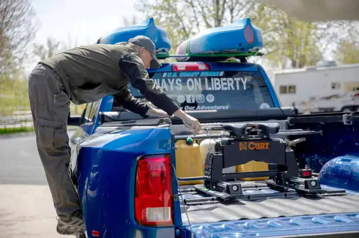 CURT 5th Wheel Trailer Hitch in Truck Bed CURT 5th Wheel Trailer Hitch in Truck Bed