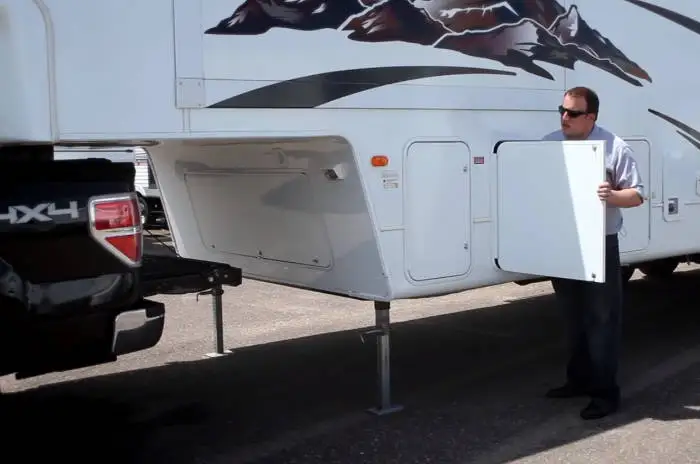 Adjust 5th Wheel Jacks Adjust 5th Wheel Jacks