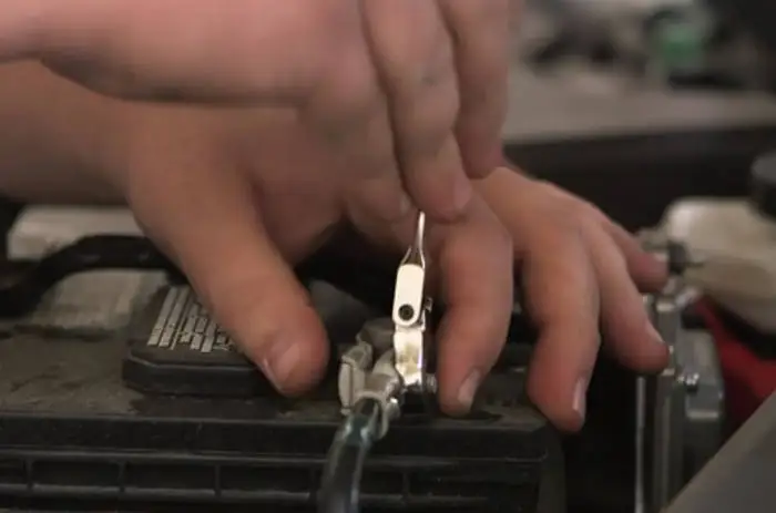 Disconnect Negative Battery Cable to Wire in Brake Controller Disconnect Negative Battery Cable to Wire in Brake Controller