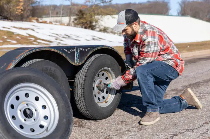 Tighten Trailer Lug Nuts Tighten Trailer Lug Nuts