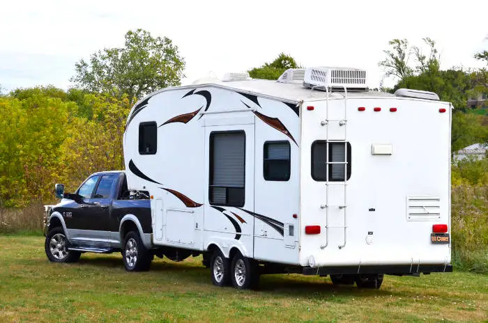 Truck Towing 5th Wheel Camper Truck Towing 5th Wheel Camper