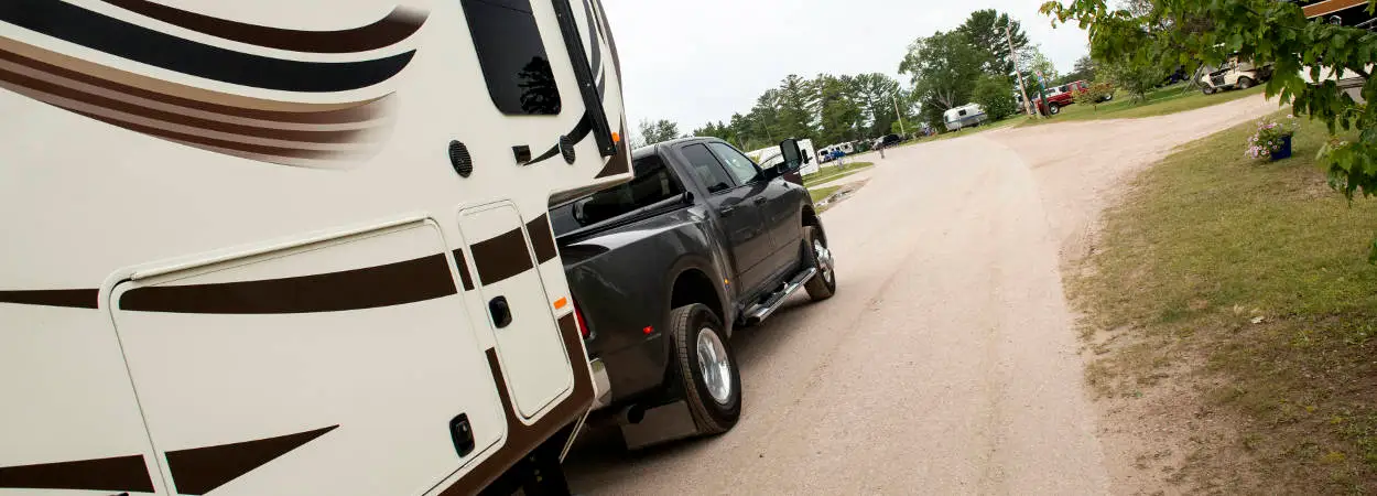 Truck Towing 5th Wheel Trailer Truck Towing 5th Wheel Trailer
