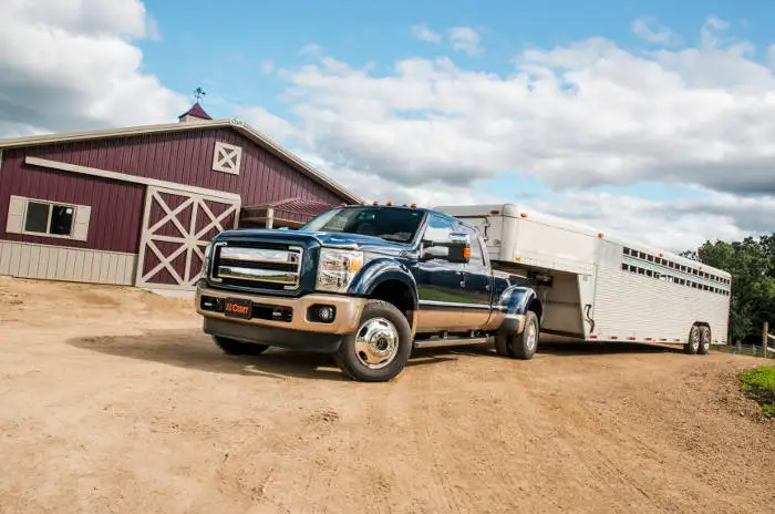 Truck Towing Gooseneck Horse Trailer Truck Towing Gooseneck Horse Trailer