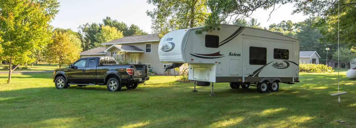Unhitched 5th Wheel Trailer and Truck Unhitched 5th Wheel Trailer and Truck