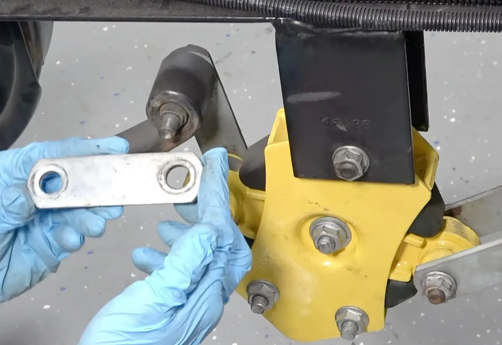 Remove Trailer Suspension Shackles